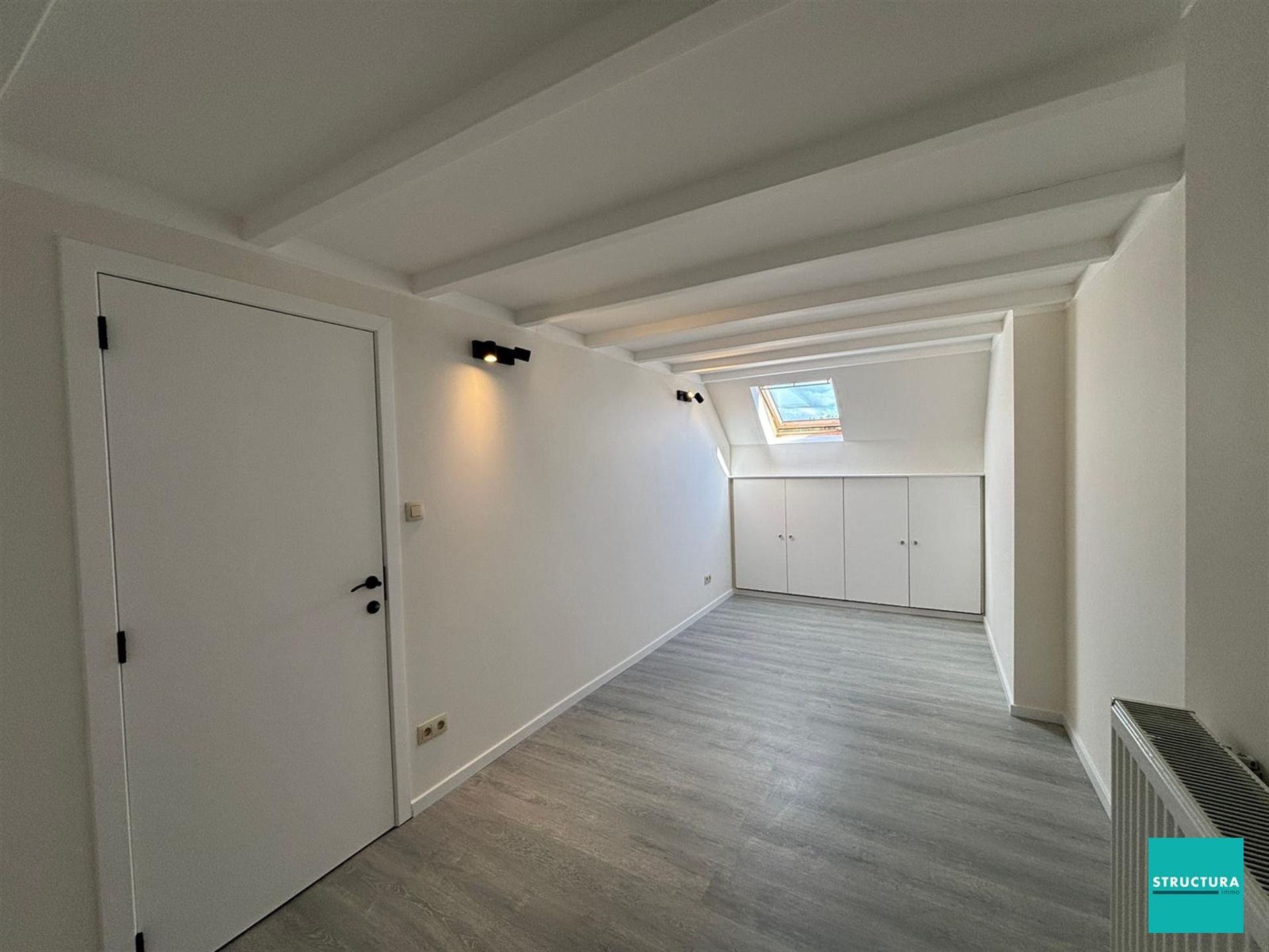 Volledig gerenoveerde, ruime woning met vlotte bereikbaarheid! foto 28