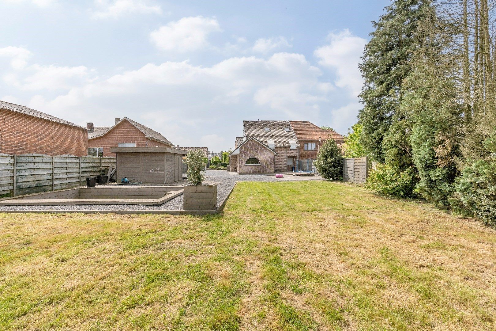 Ruime woning in Dorne(Maaseik) met 4 slaapkamers, gelegen op een uitzonderlijk ruim perceel. foto 5