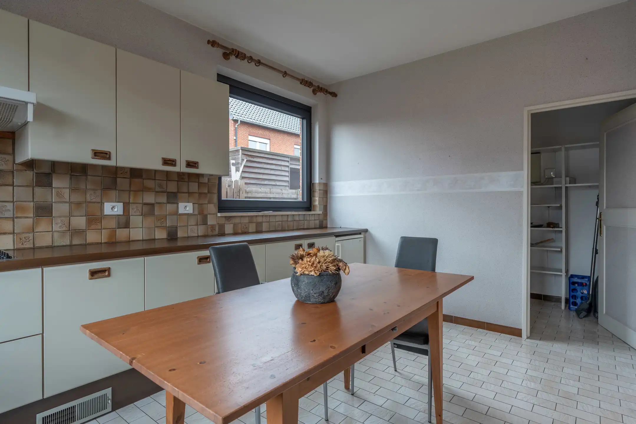 Op te frissen woning met 3-4 slpk op toplocatie te Arendonk foto 13