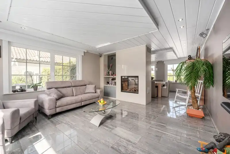 Uitzonderlijke villa-landhuis met bijgebouwen op een prachtig domein. foto 7