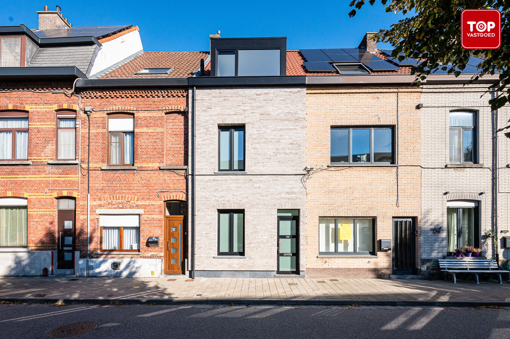 Totaal gerenoveerde woning (2024), EPC A. 4 slaapkamers en tuin. foto 2