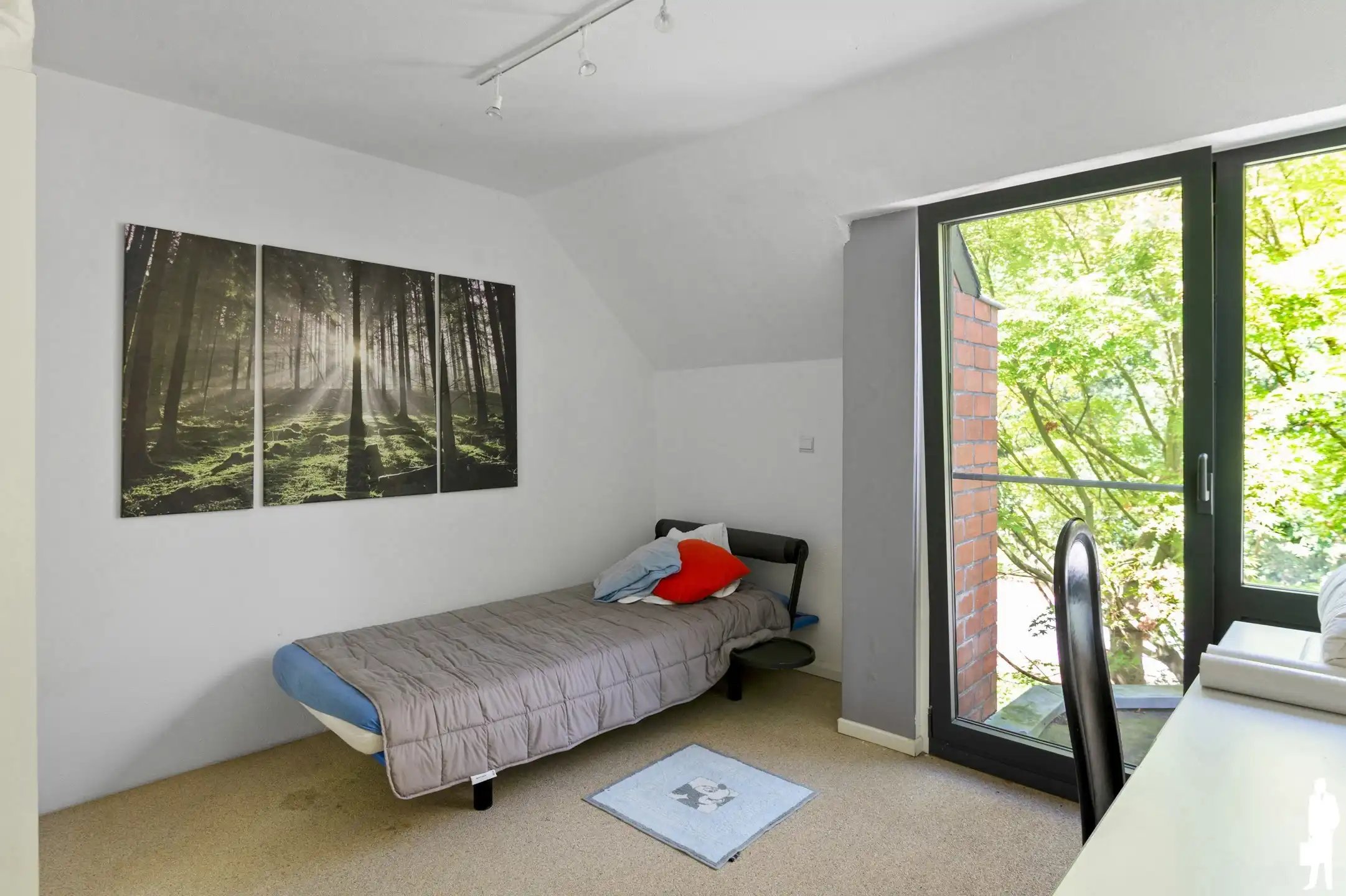 Welgelegen te renoveren villa met 5-7 slpks en 2 badks foto 38
