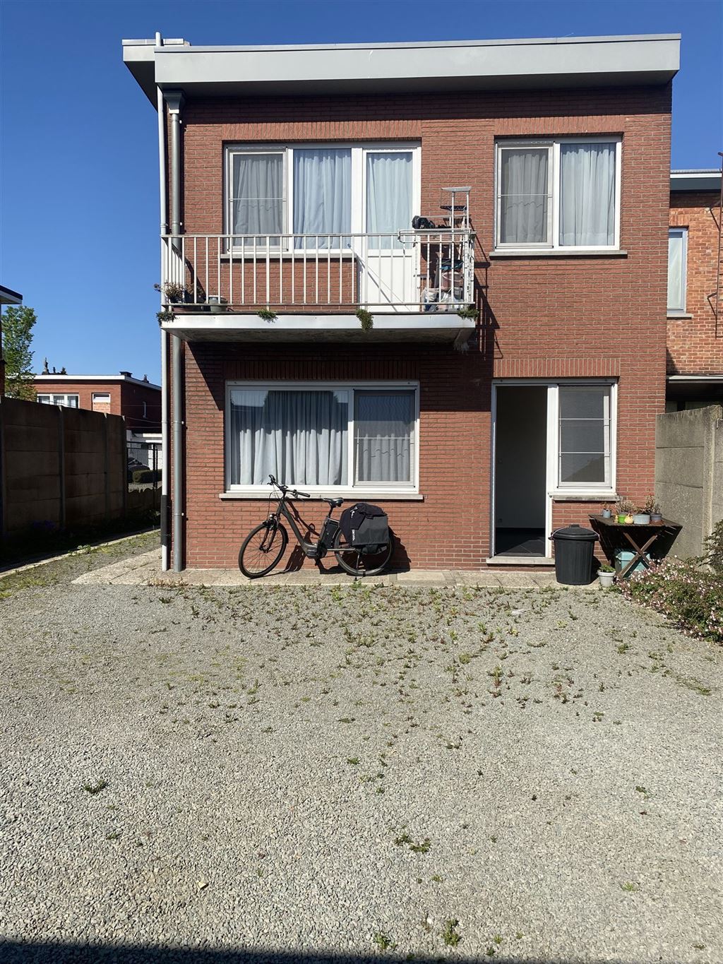 Gelijkvloers appartement in rustige straat foto 13
