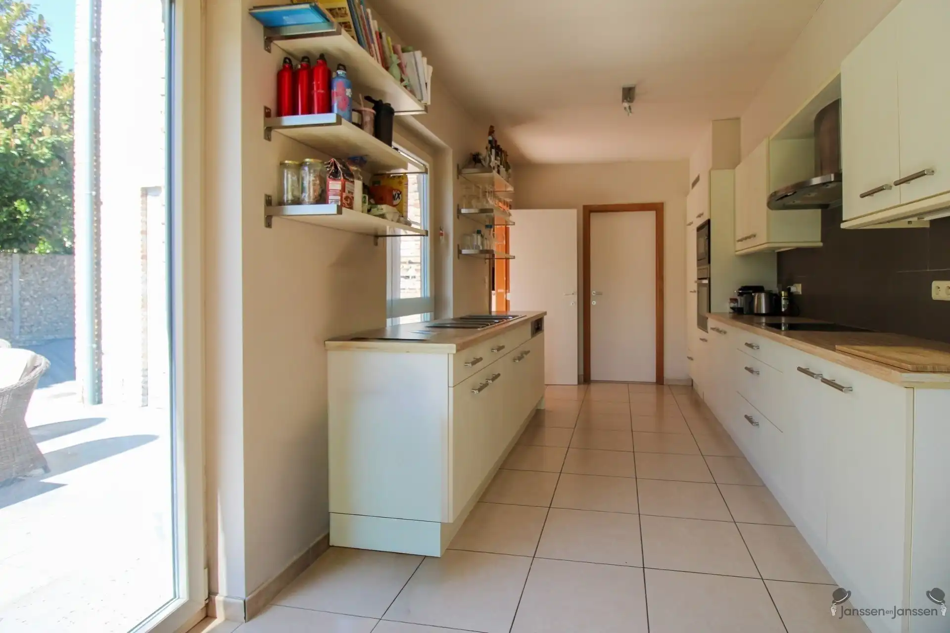 Ruime woning met 3 slpks, tuin en tuinberging foto 10