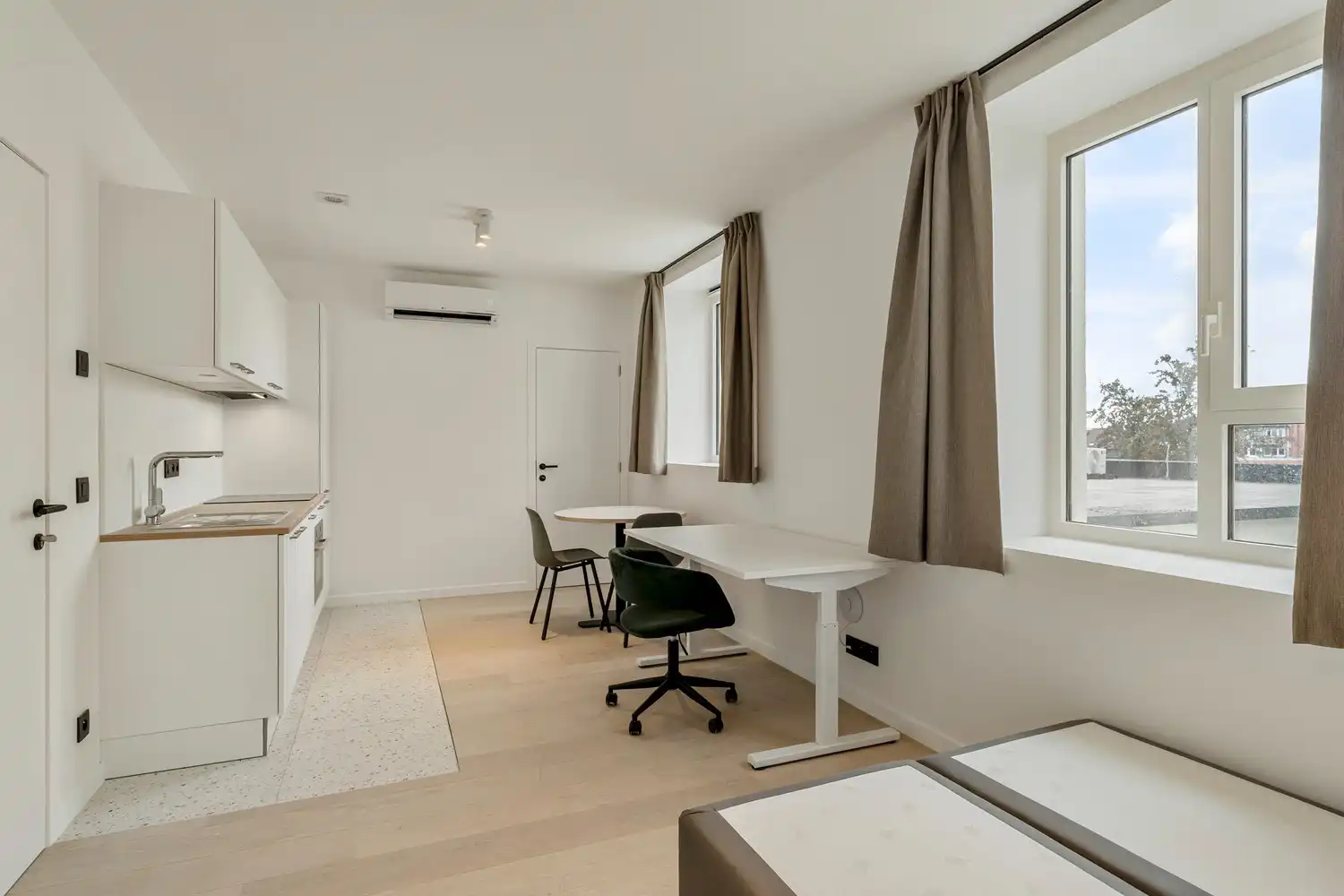 Bent u nog op zoek naar een mooie studio voor het academiejaar '26-'27? Nieuwe studio's, onmiddellijk beschikbaar voor eigen gebruik of verhuur! foto 2