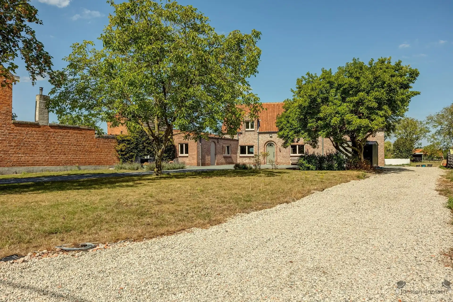 Landelijke woning met mooi uitzicht en weide foto 3