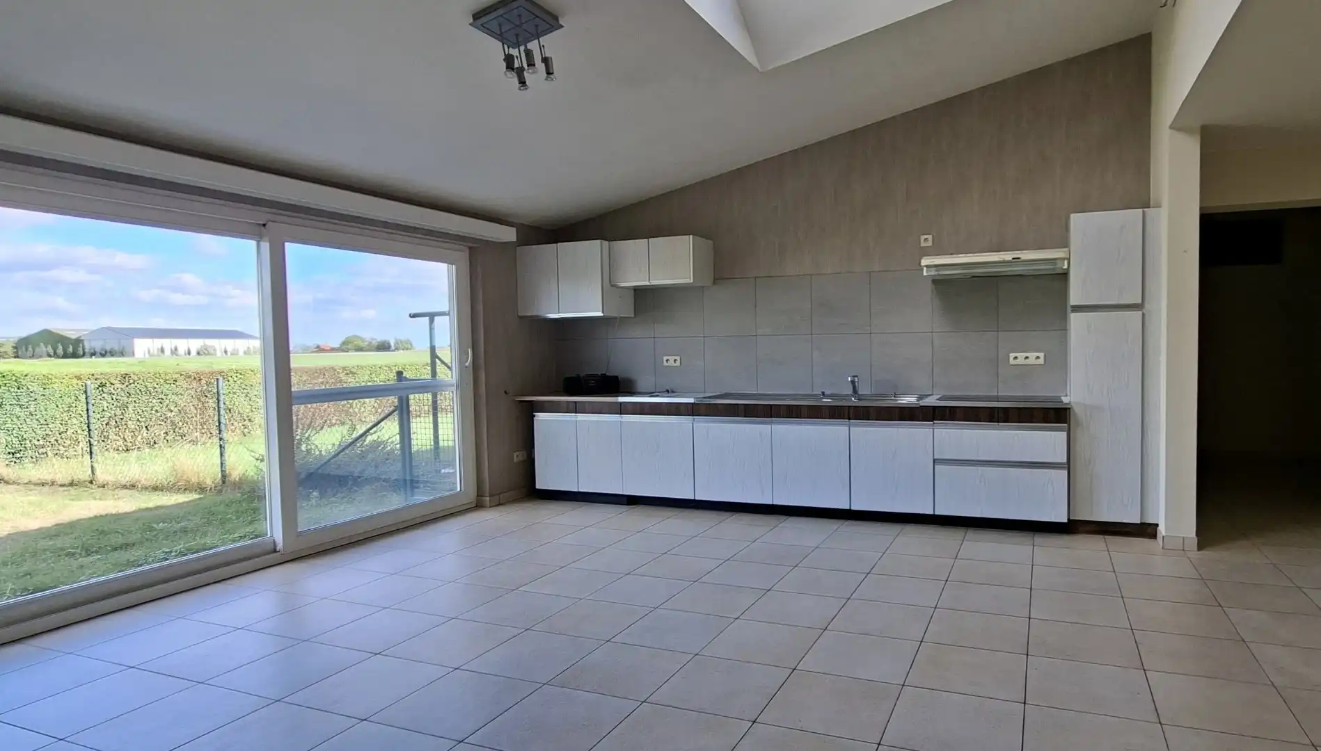 Ruime, landelijk gelegen woning met 3 slaapkamers en tal van mogelijkheden! foto 8