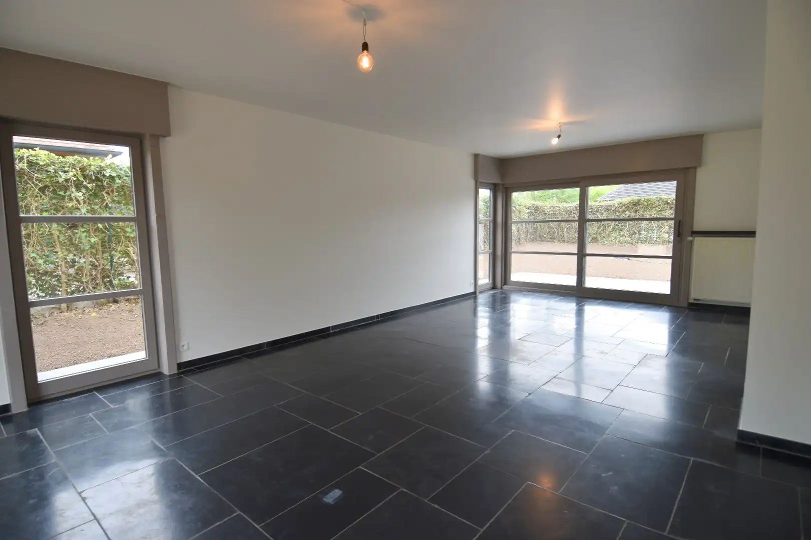 Ruime woning met 4 slaapkamers, tuin en garage in Bellegem foto 2