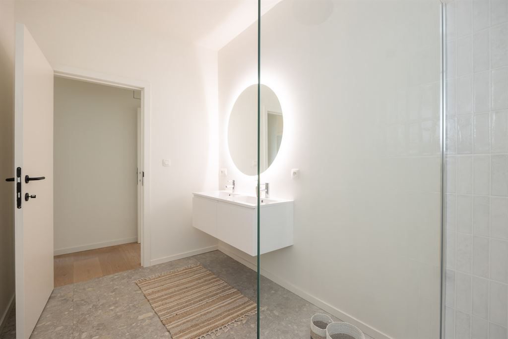 Luxueus gelijkvloers app met ruime tuin foto 16