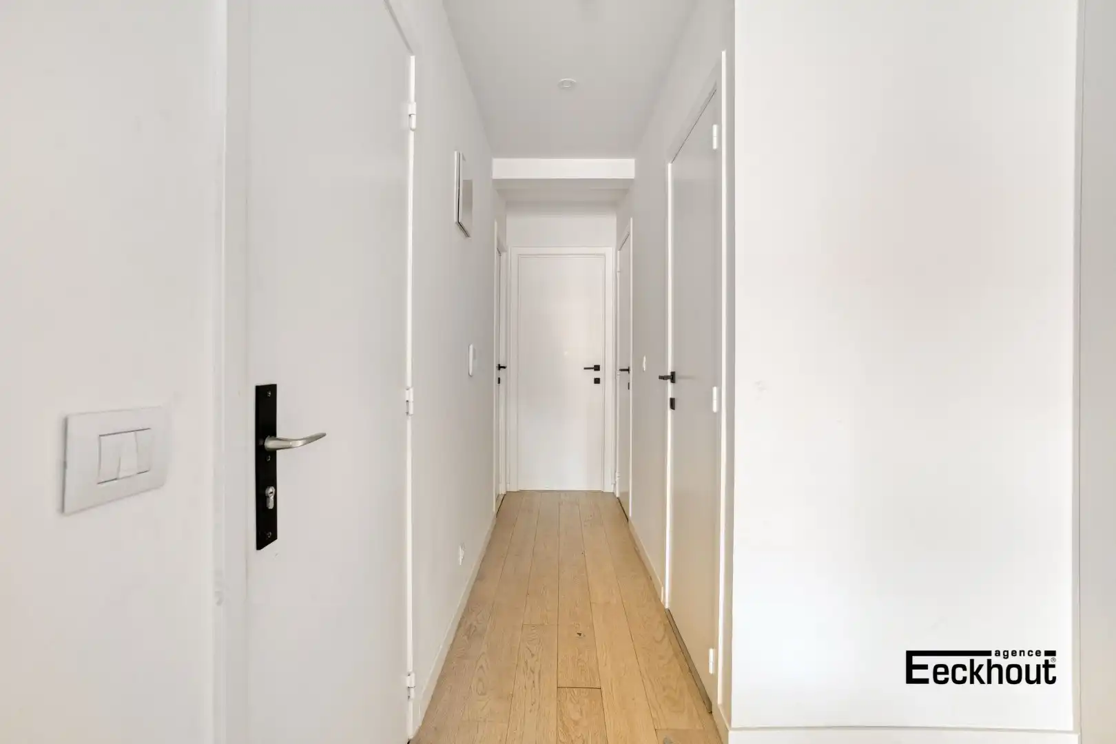 Tot in de puntjes gerenoveerd appartement op rustige locatie in het centrum van Oostende! foto 8