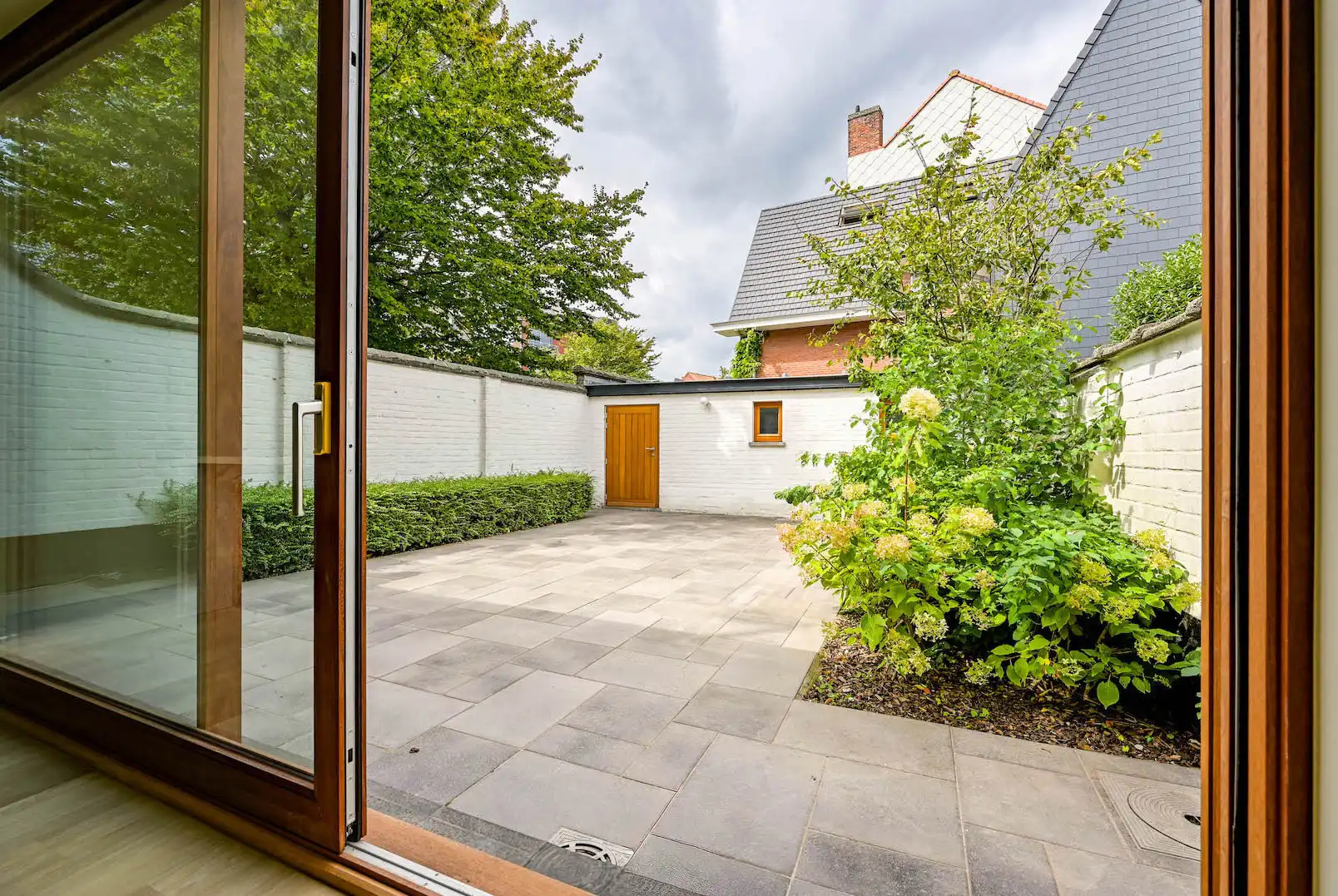 Ruim Burgershuis met tuin en garage te Kristus Koning foto 9