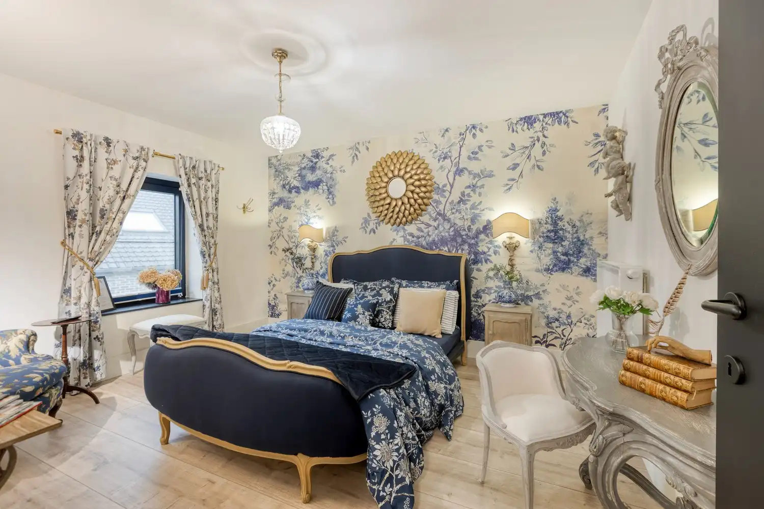 Karaktervolle woonst met indrukwekkend interieur in hartje Oud-Rekem! foto 27