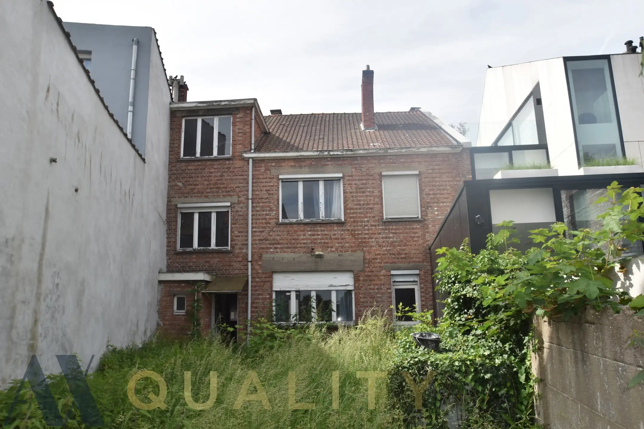 Kraktervolle te renoveren rijwoning/handelshuis met grote tuin en garage foto 3