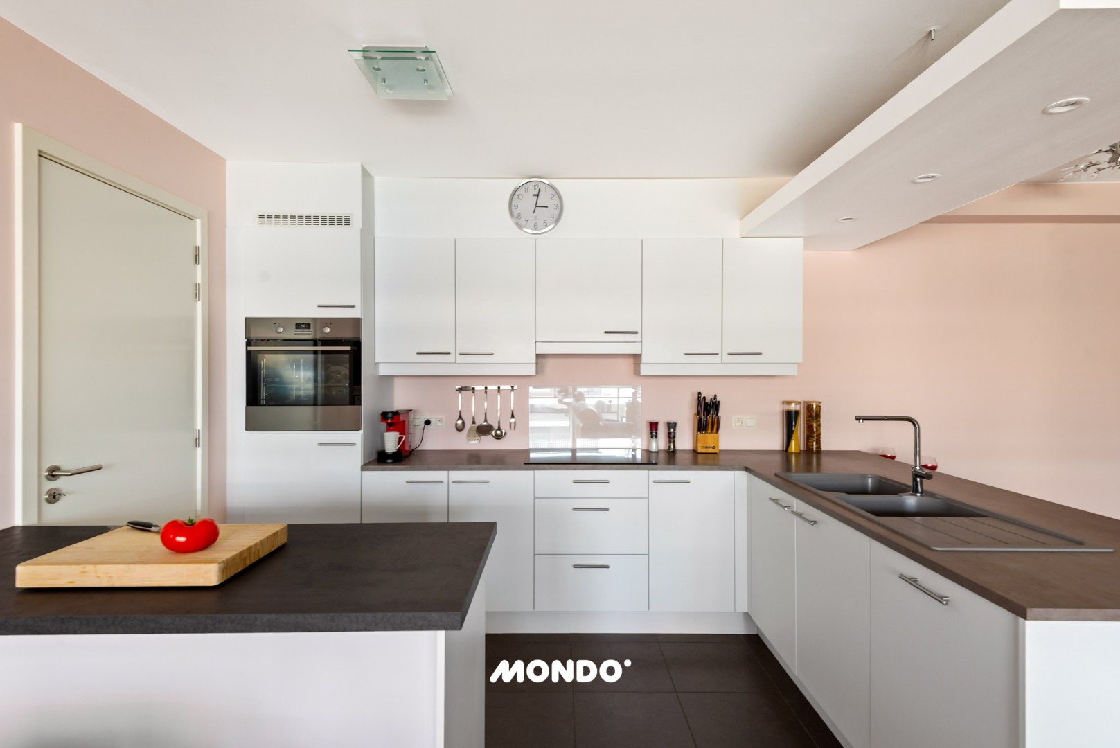 Instapklaar appartement met 2 slaapkamers! foto 6