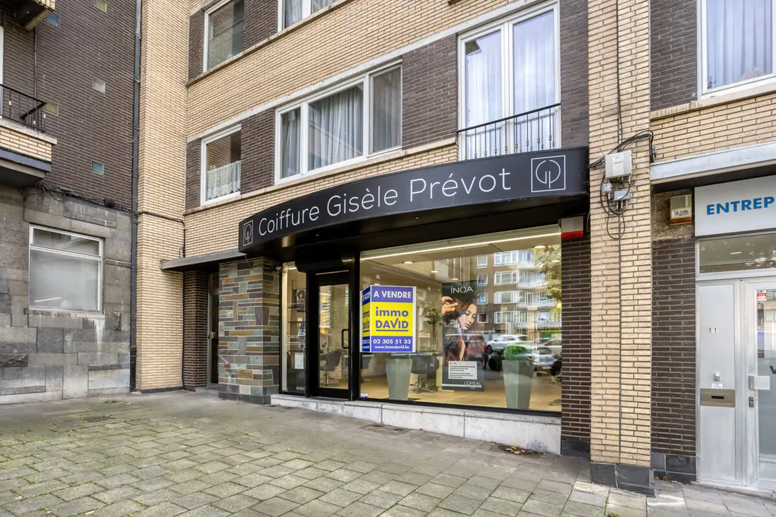 Goed gelegen commercieel pand met kelders foto 3