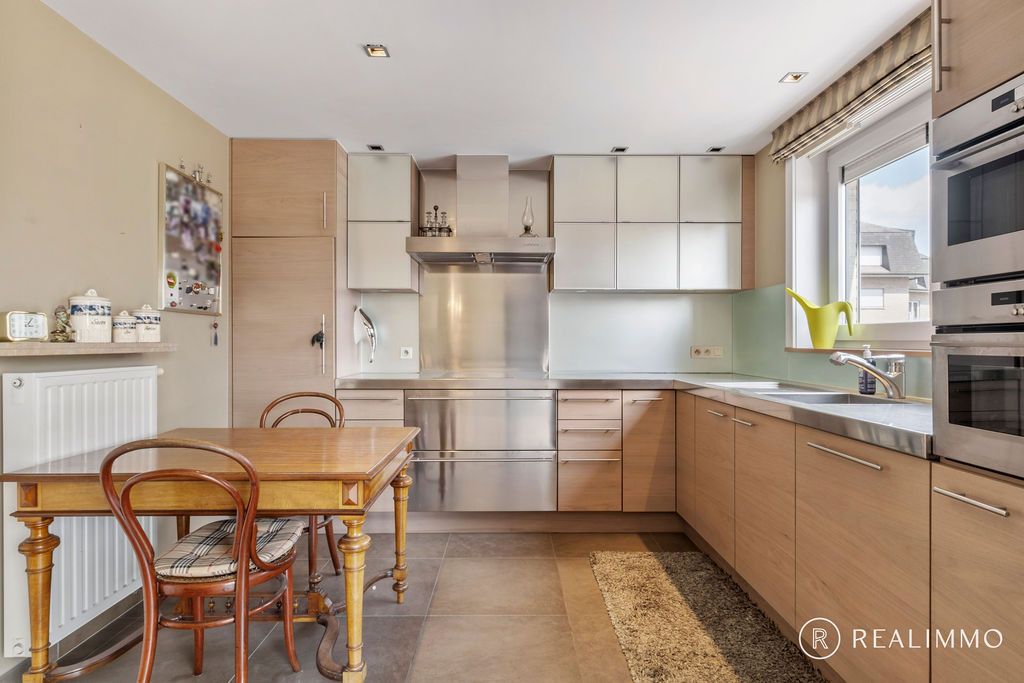 Ruim appartement met garage! foto 8