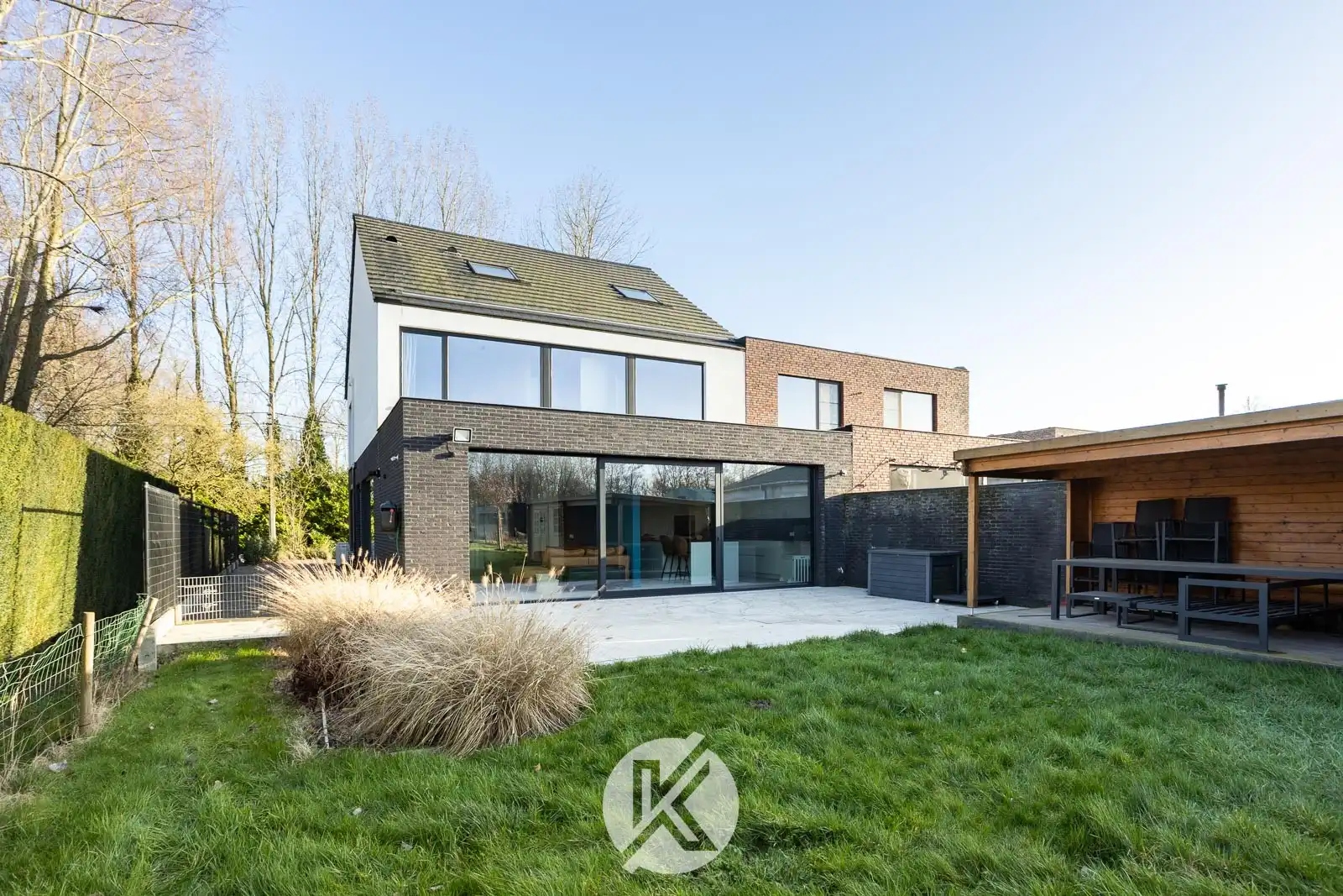 Kwalitatieve woning in moderne stijl foto 26