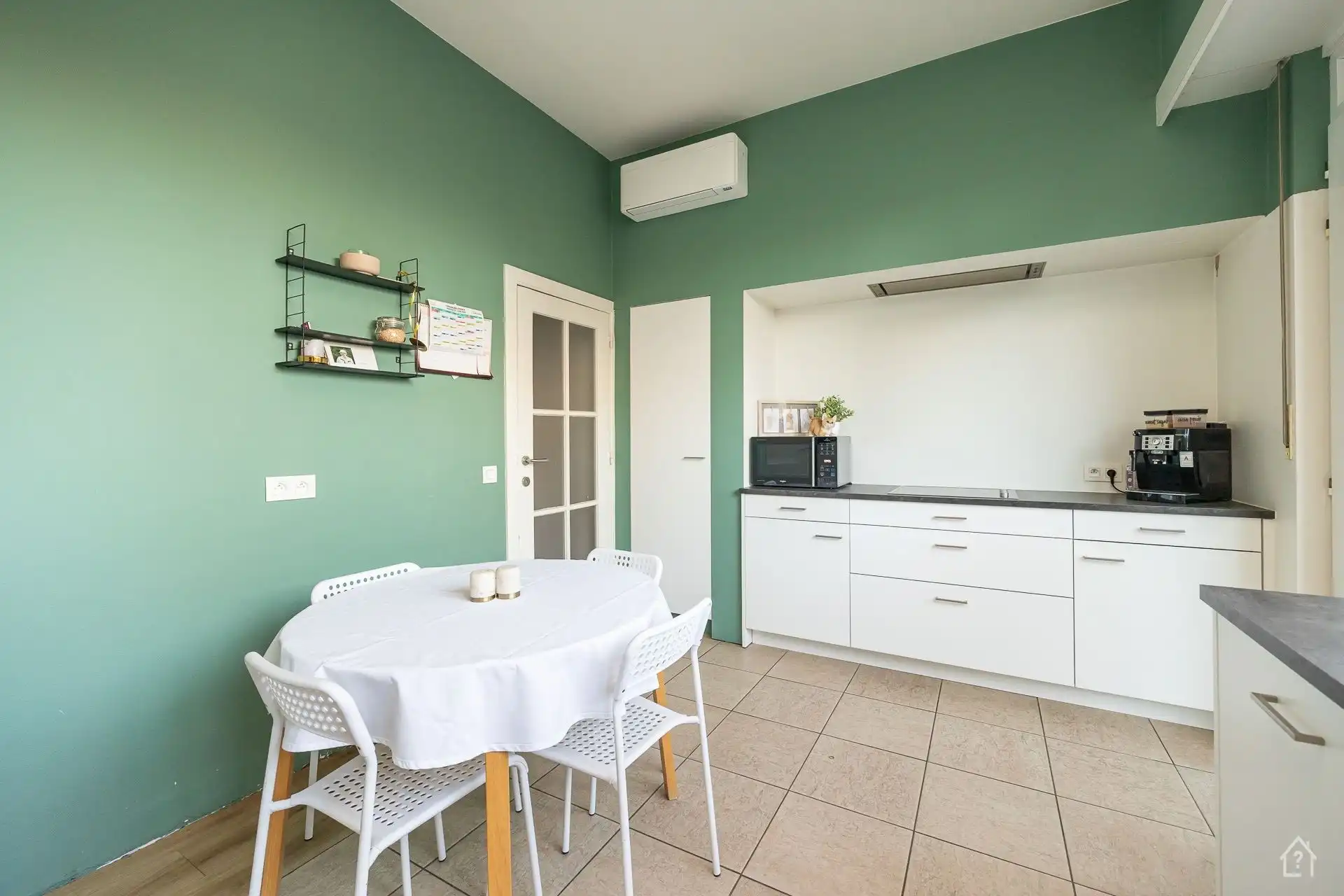 Sterk opgewaardeerde Apothekerswoning met 4 slaapkamers foto 8