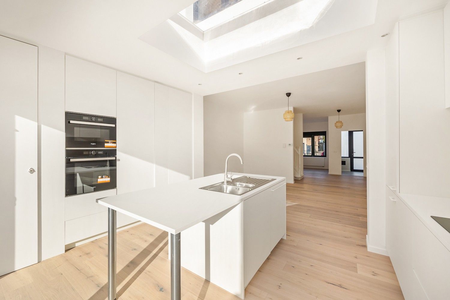 Kwalitatief in 2025 gerenoveerde eengezinswoning (±160m²) met 4 slaapkamers en een prachtige stadstuin - Zeer lage EPC-score! foto 5