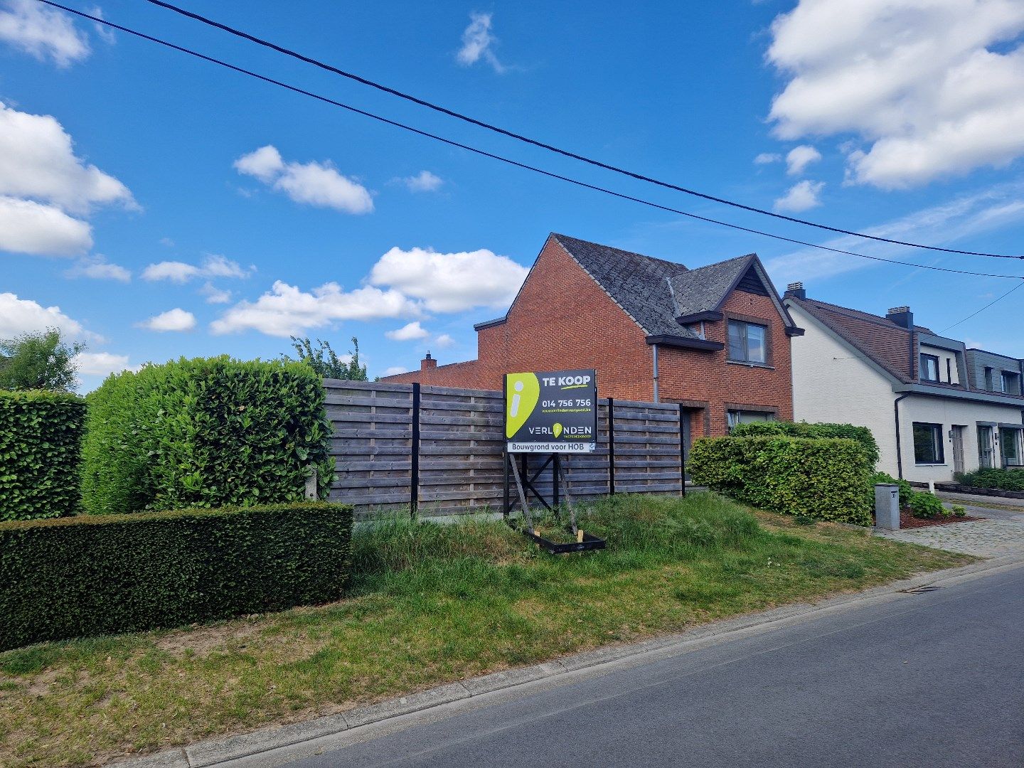 Rustig gelegen bouwgrond van 654 m² voor HOB. foto {{pictureIndex}}