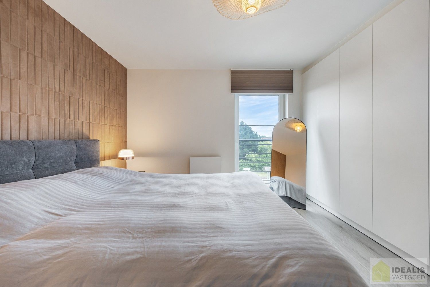 IDEALIS VASTGOED – PERFECT ONDERHOUDEN INSTAPKLAAR APPARTEMENT met een bewoonbare oppervlakte van 91m² bestaande uit een prachtige leefruimte, 2 zeer ruime slaapkamers, een aangenaam terras en ondergrondse parkeerplaats! Het appartement is gelegen in hartje Pelt op wandelafstand van horeca, shopping en openbaar vervoer! foto 19