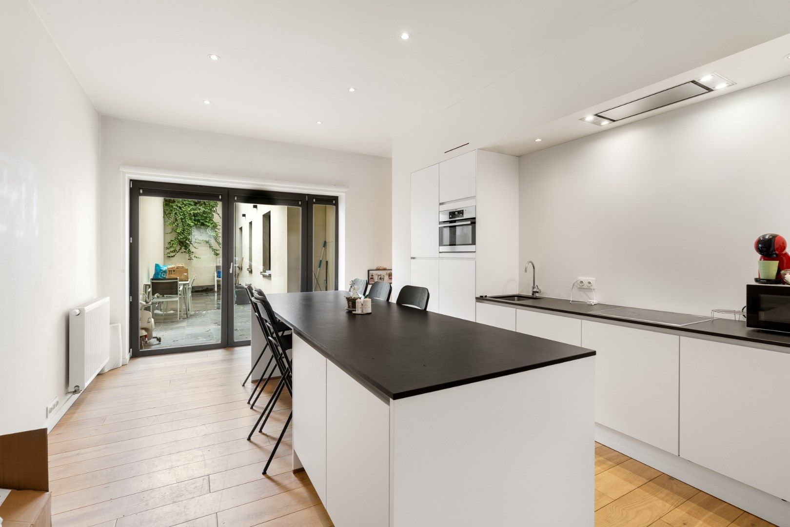 SCHITTEREND GLVL APPARTEMENT MET ZONNIG TERRAS VLAKBIJ CENTRUM foto 3