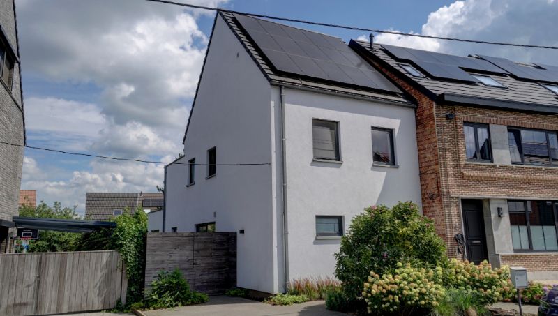 Recente moderne woning van 196m² op 4 are 42 ca foto 2