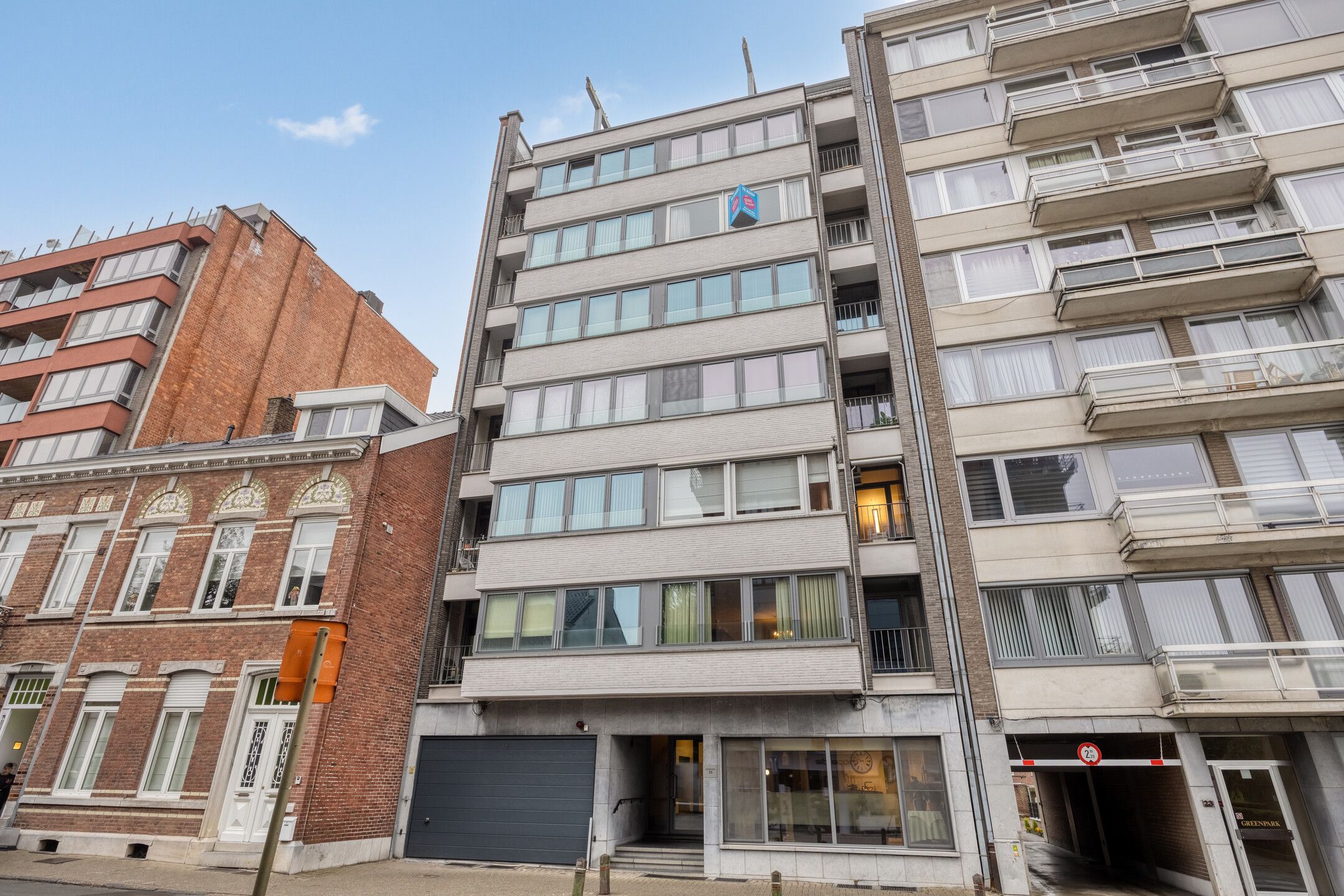 Riant appartement aan de stadsrand foto {{pictureIndex}}