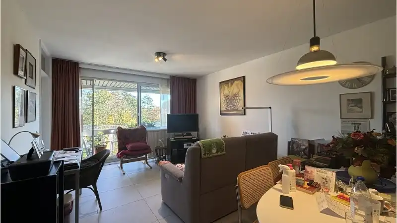 Gerenoveerde SERVICEFLAT met TERRAS en STANDPLAATS te koop in Assebroek Brugge foto 2