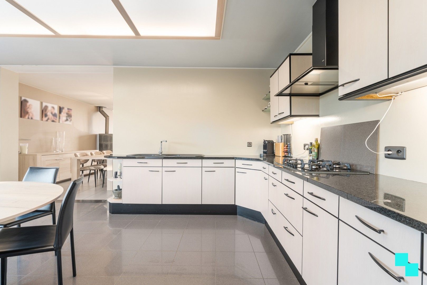 Instapklare HOB met dubbele garage nabij centrum Rumbeke foto 10