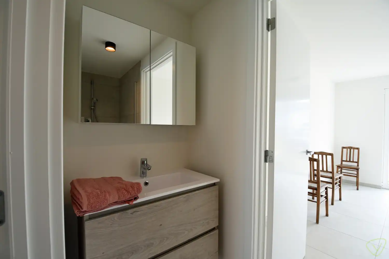 Prachtig gerenoveerde woning gelegen in de Witte Wijk met een luxeueze afwerking. foto 14