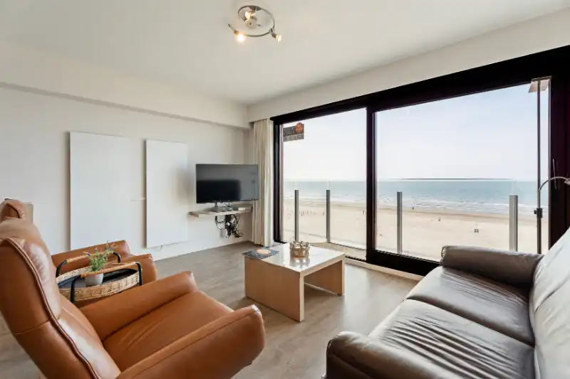 APPARTEMENT MET DRIE SLAAPKAMERS MET FRONTAAL ZEEZICHT GELEGEN TUSSEN DE ESPLANADE EN DE ZEELAAN foto 2