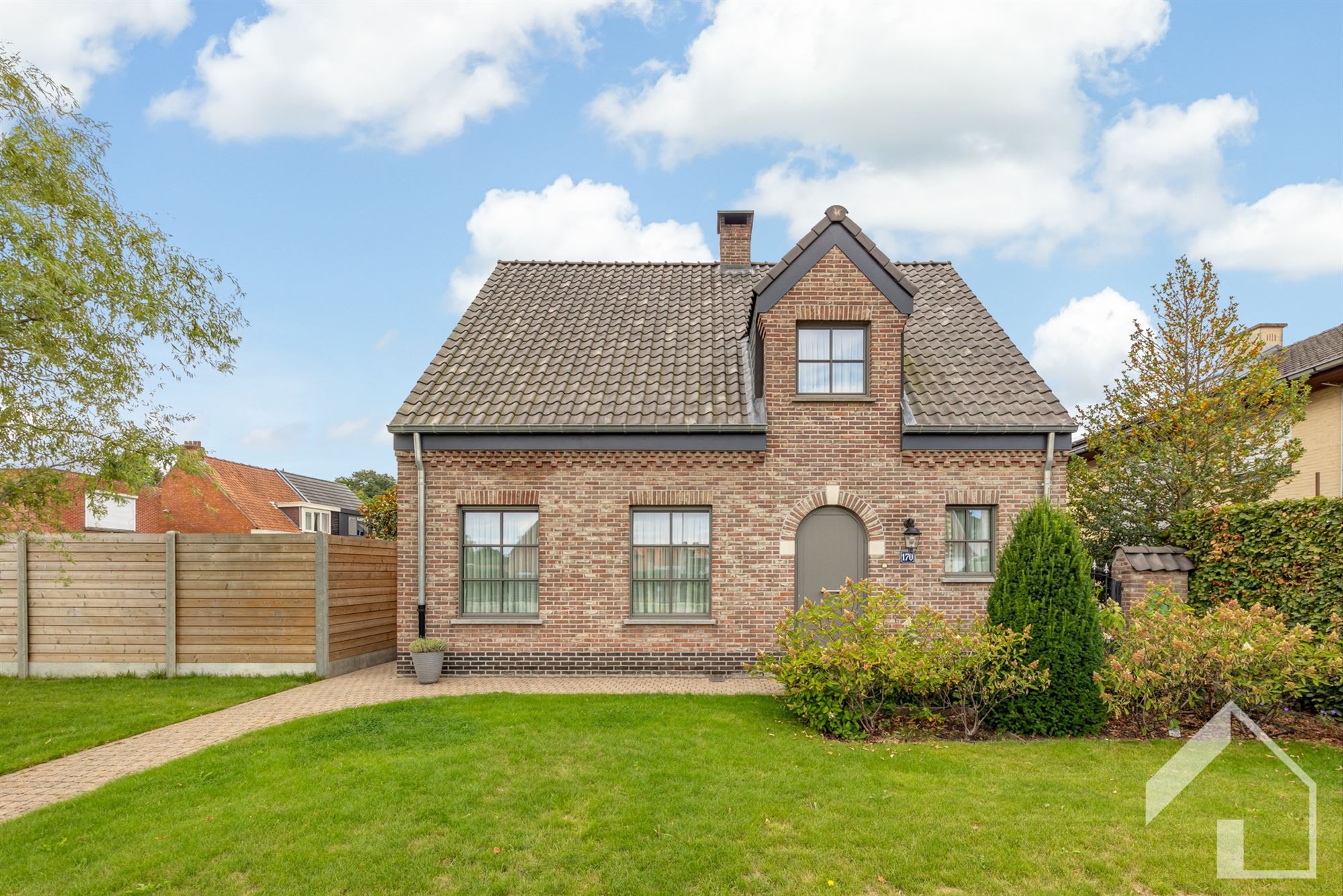 Vernieuwd en zeer energiezuinig landhuis! foto {{pictureIndex}}