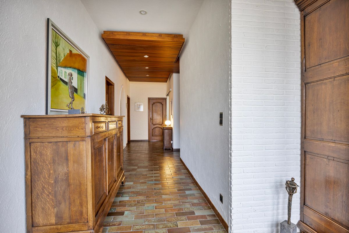 Ruime gelijkvloerse woning met bedrijfshal foto 5