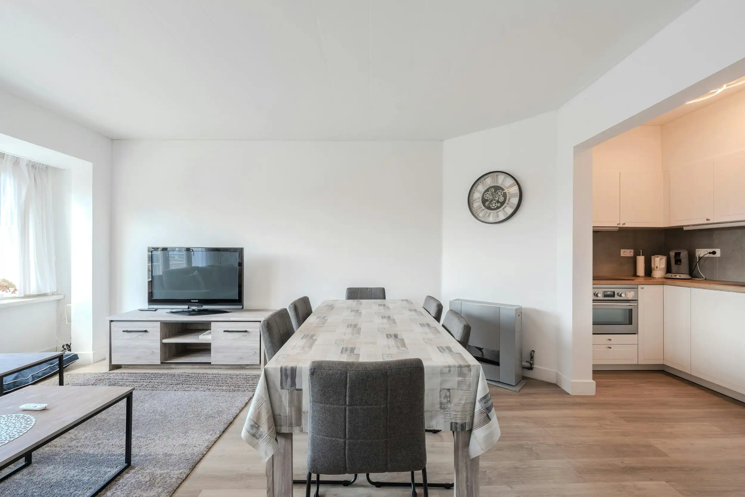 Gerenoveerd 2 slaapkamer appartement vlakbij de Zeedijk! foto 3