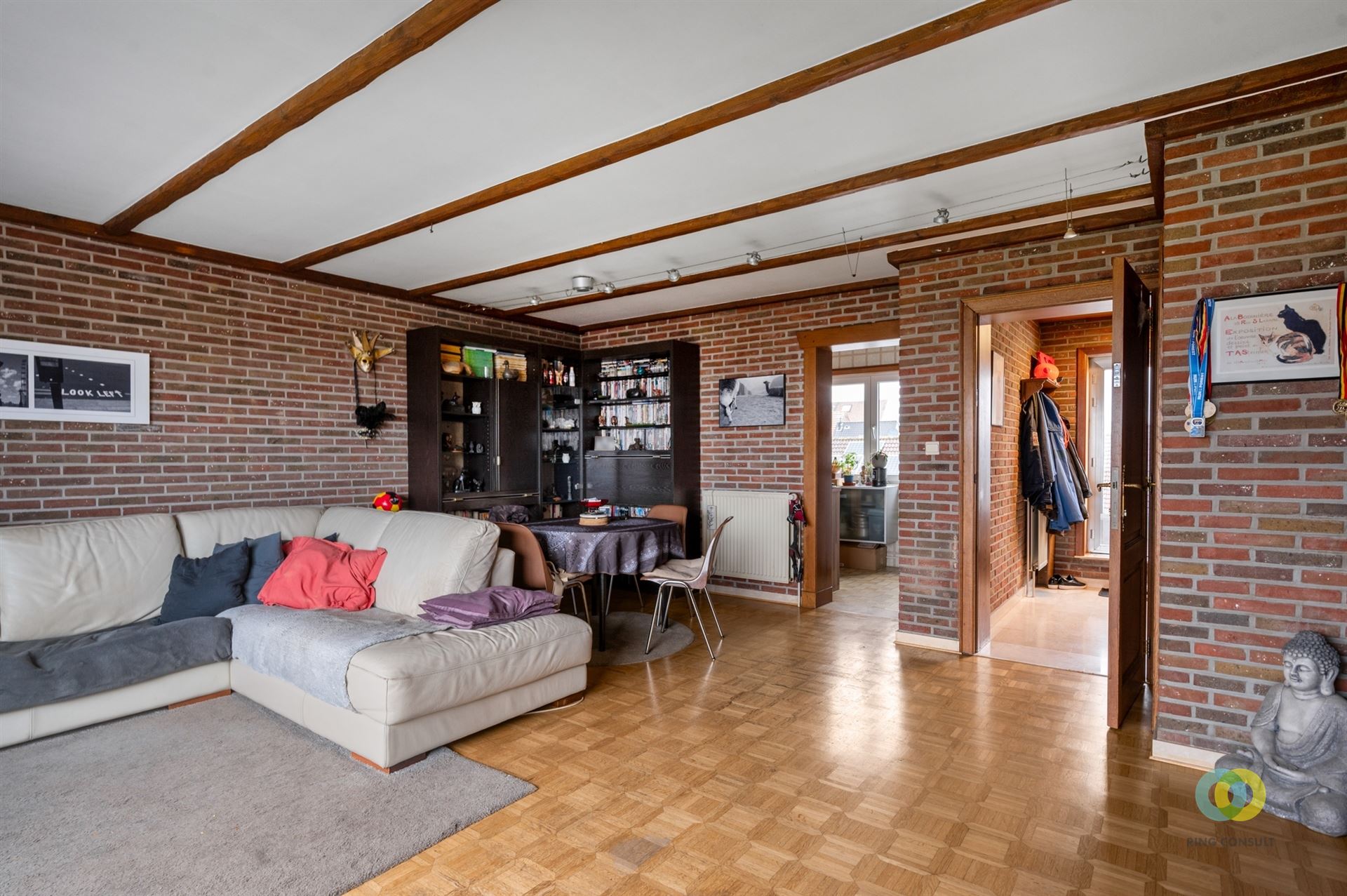 Penthouse met grote garage foto {{pictureIndex}}