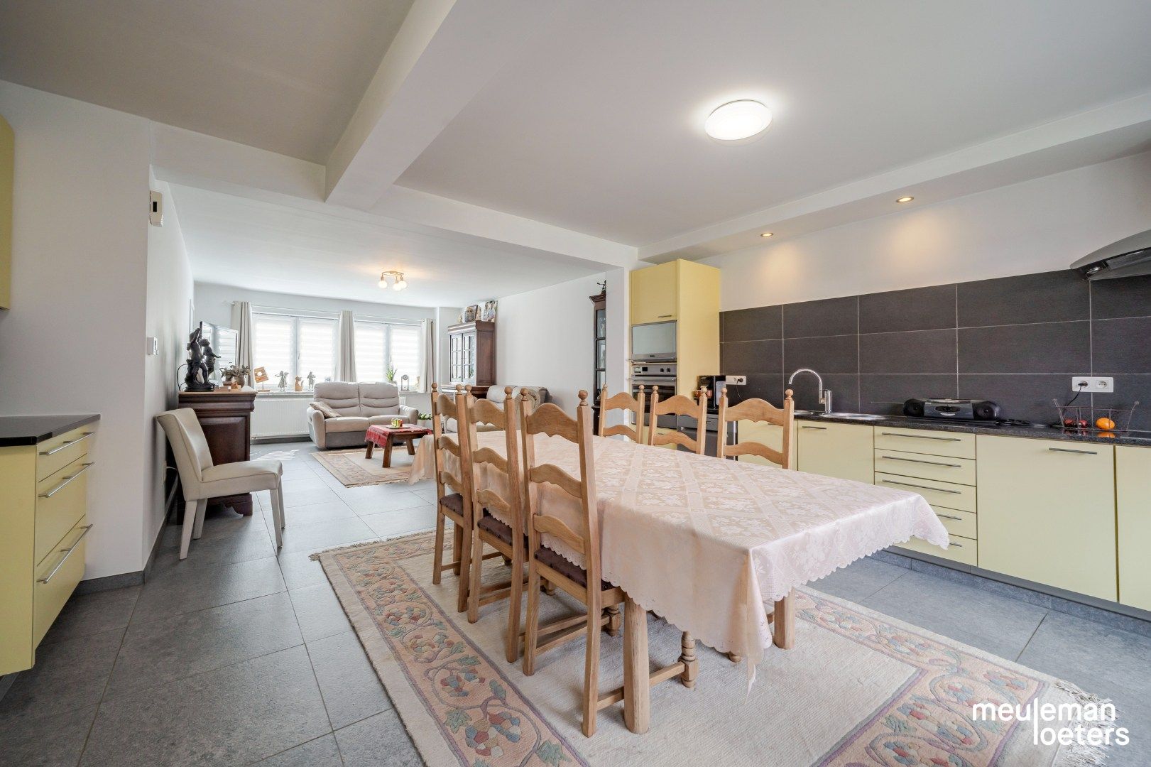 Instapklare woning met tuin en garage foto 6