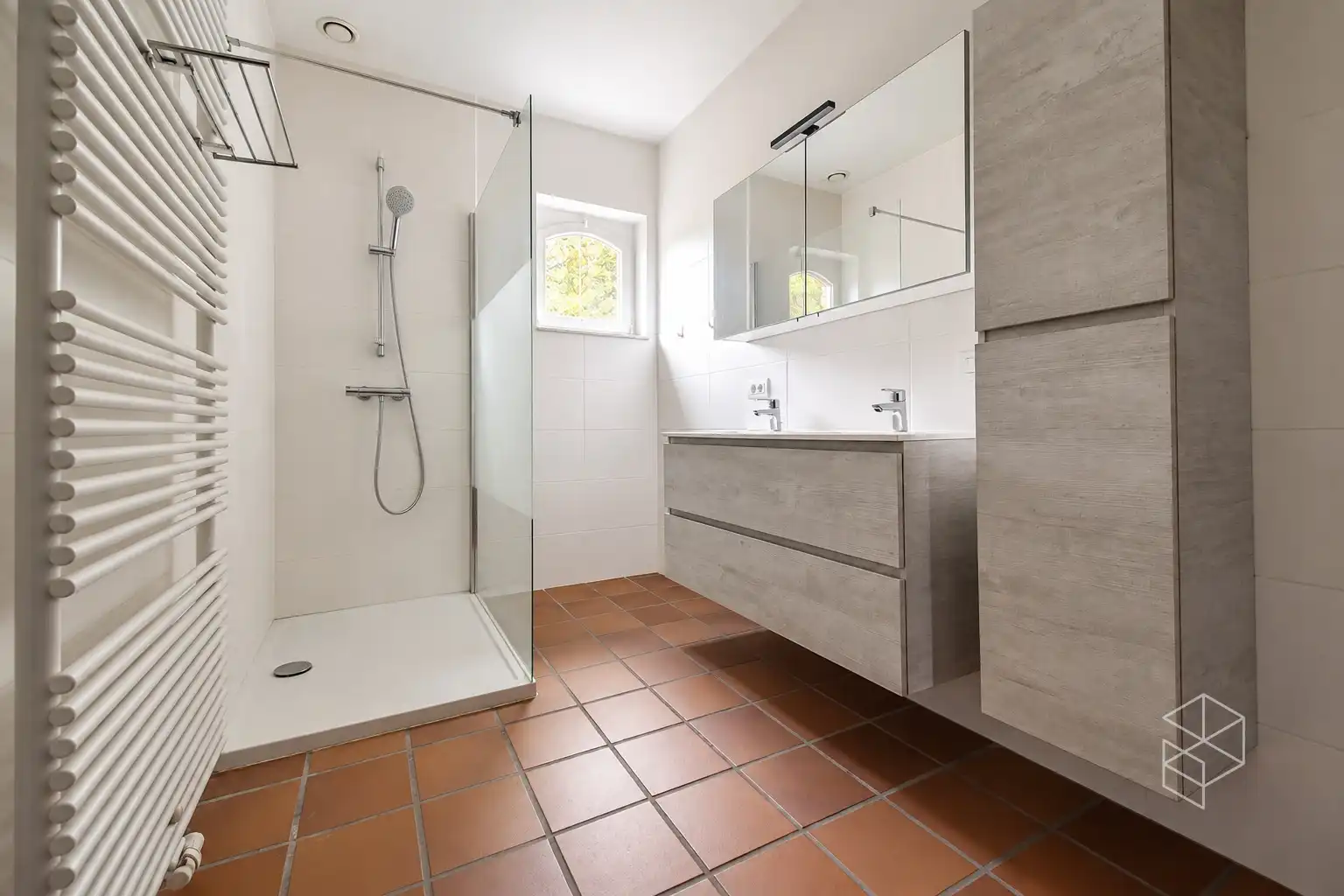 Klassevolle villa met bijgebouw op unieke ligging aan het kanaal Gent-Brugge foto 13