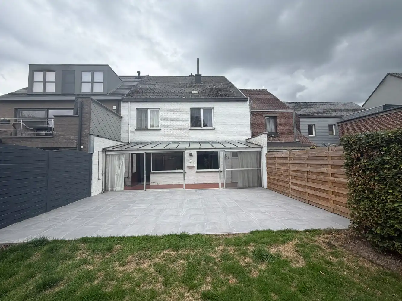RUIME WONING 4 SLPK, GARAGE EN RUIME TUIN foto 2