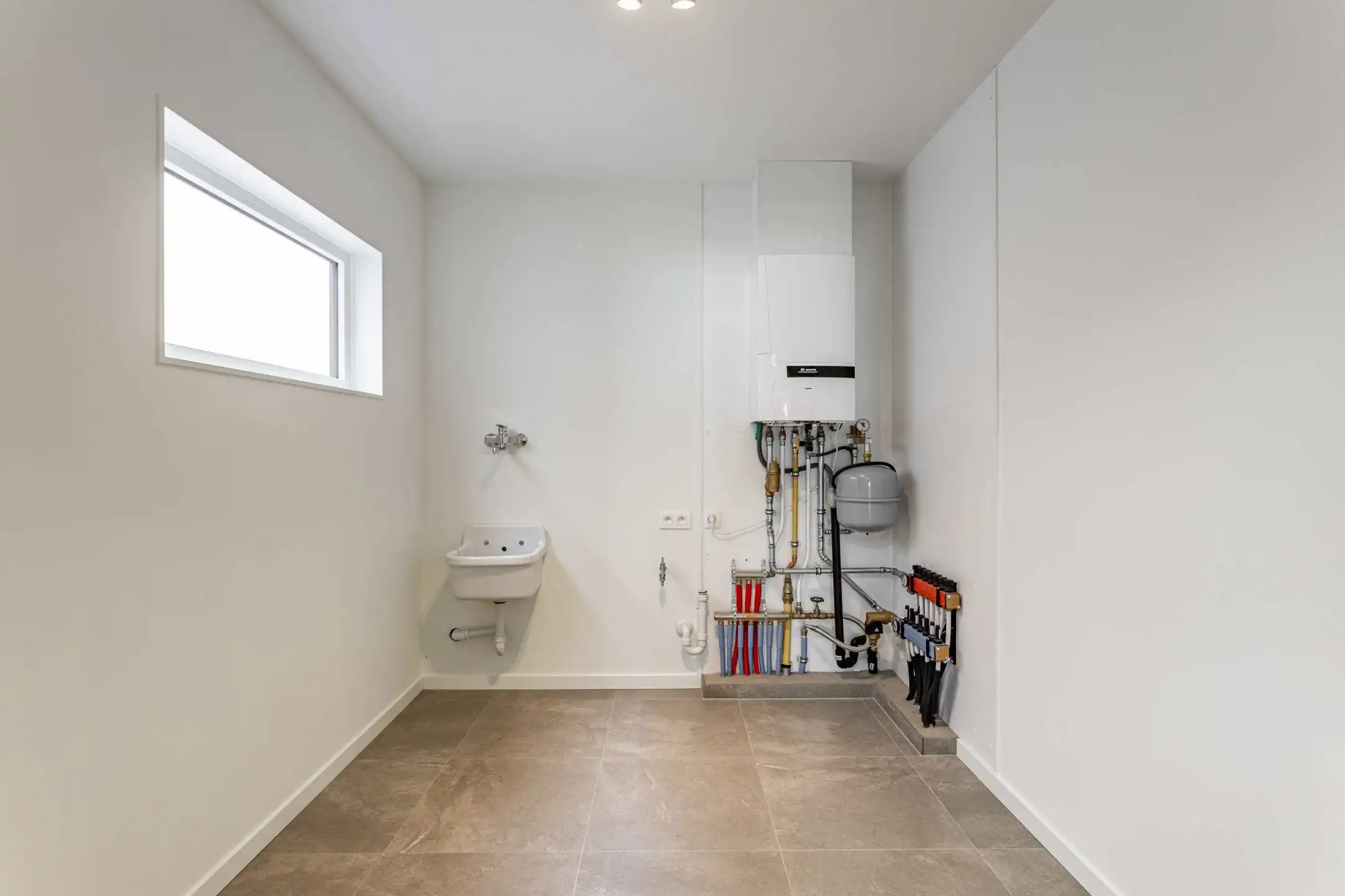 Volledige gerenoveerde, energetische woning met stadskoer! foto 16