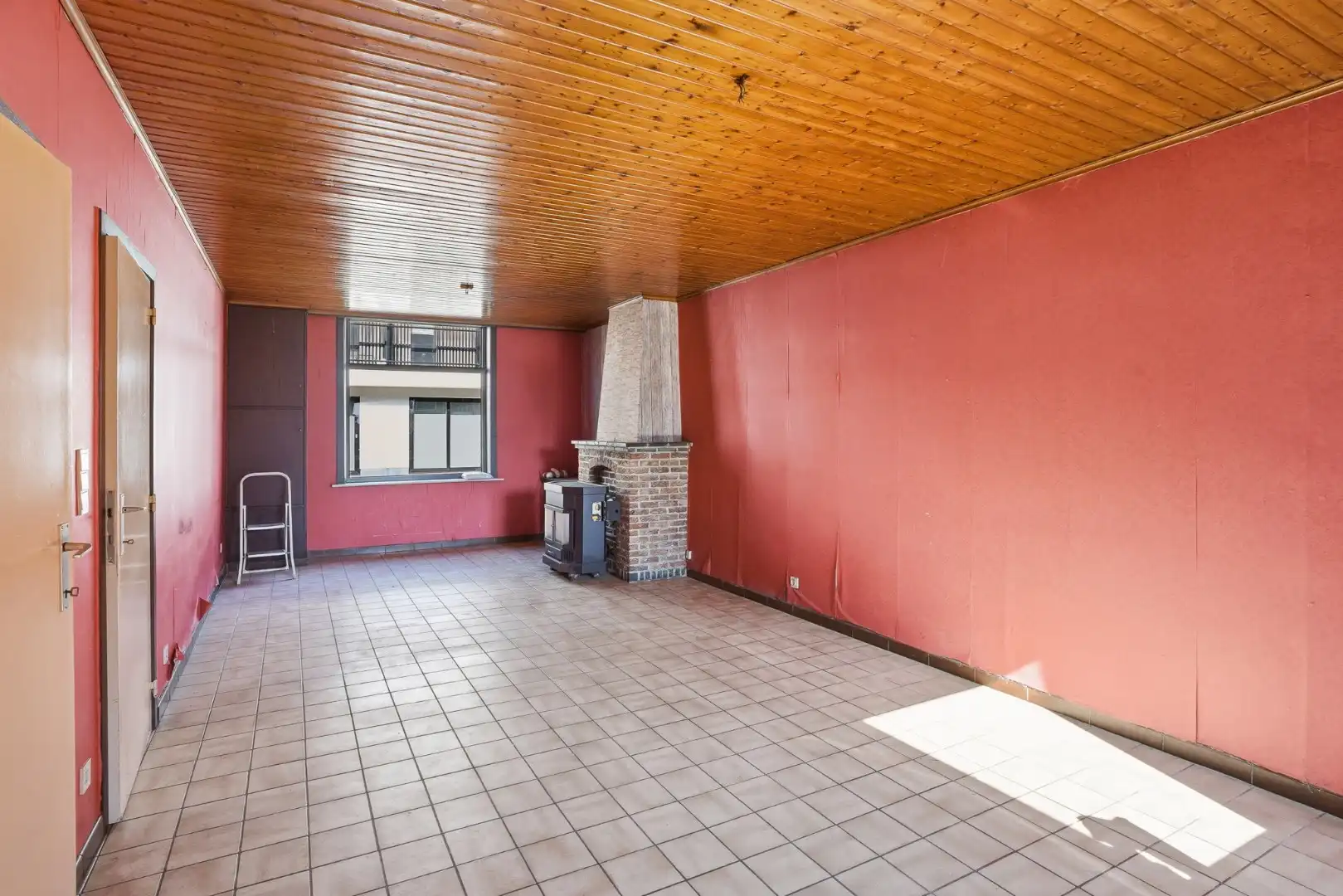 Te renoveren woning in centrum Eernegem foto 3