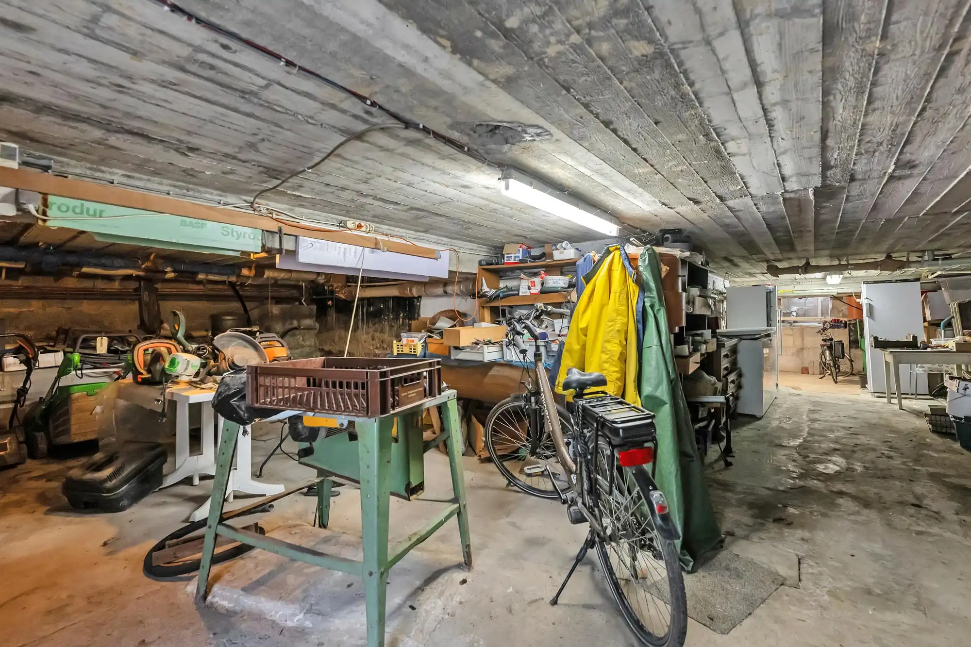 Ruime bungalow met uitzonderlijk potentieel op toplocatie foto 20