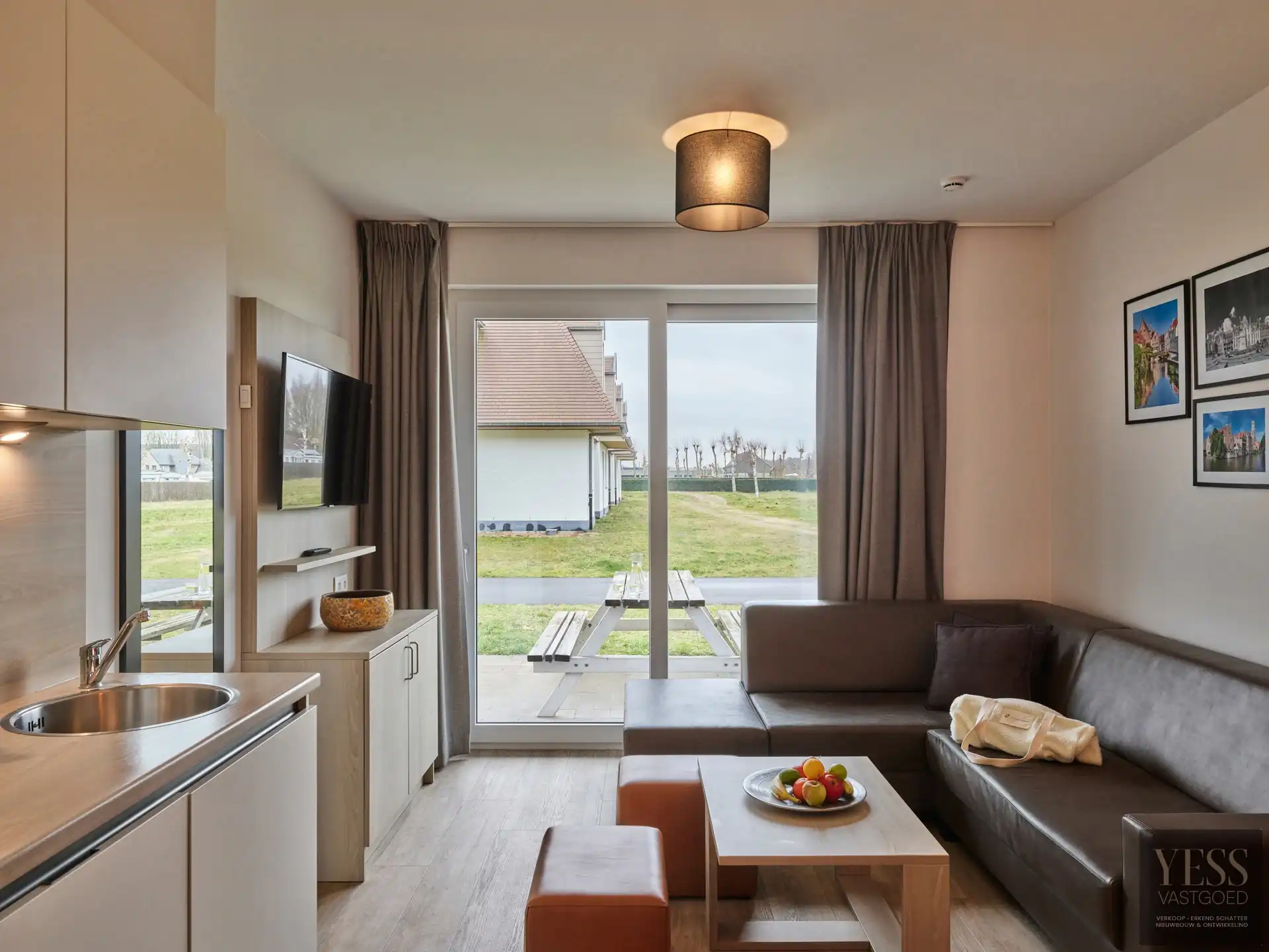 Investering: suite met balkon en mooi uitzicht te Jabbeke foto {{pictureIndex}}