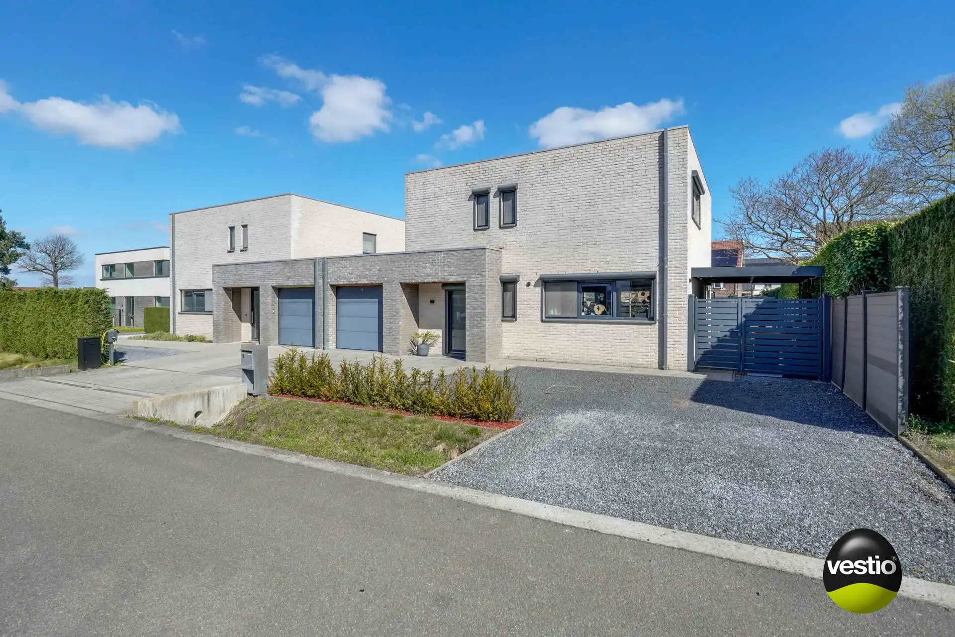 ENERGIEZUINIGE WONING MET 4 SLAAPKAMERS IN DOODLOPENDE STRAAT foto {{pictureIndex}}