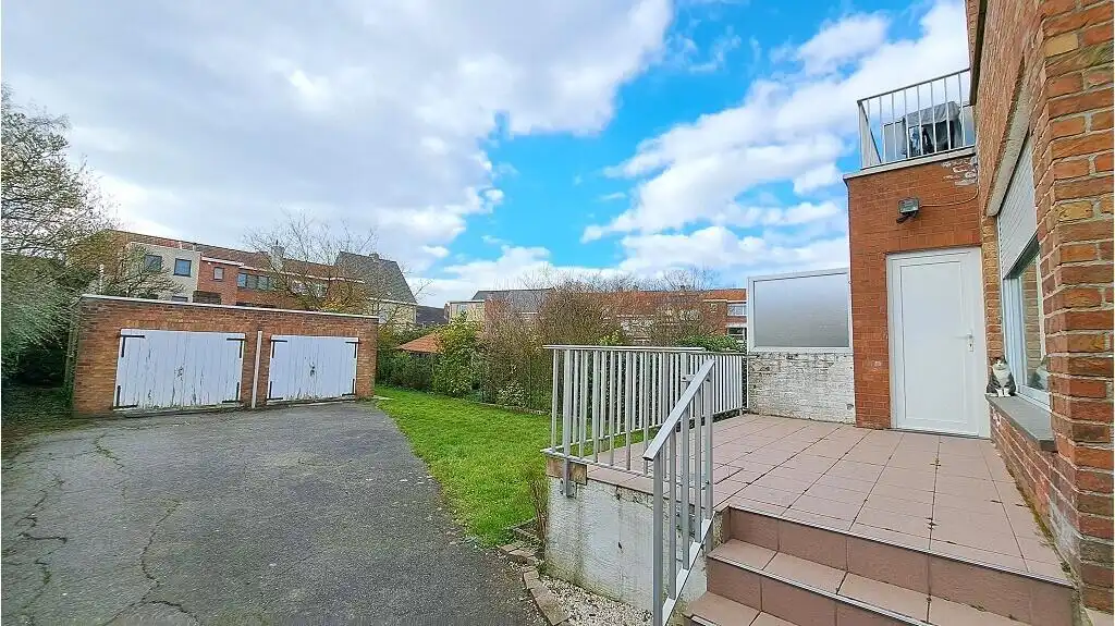 Opbrengsteigendom met 2 woonunits en 2 garages te koop in Brugge foto 7