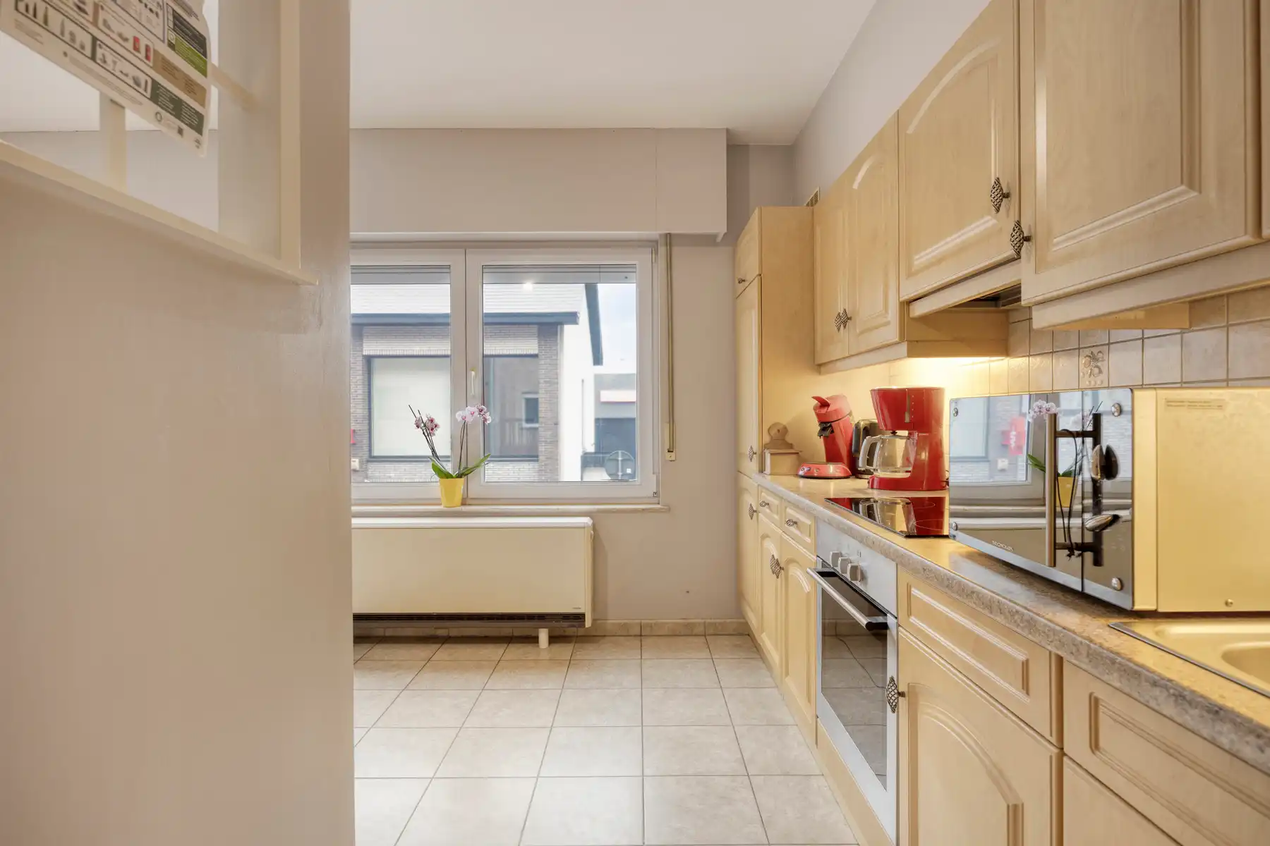 Instapklaar appartement met 2 slaapkamers en garage! foto 8