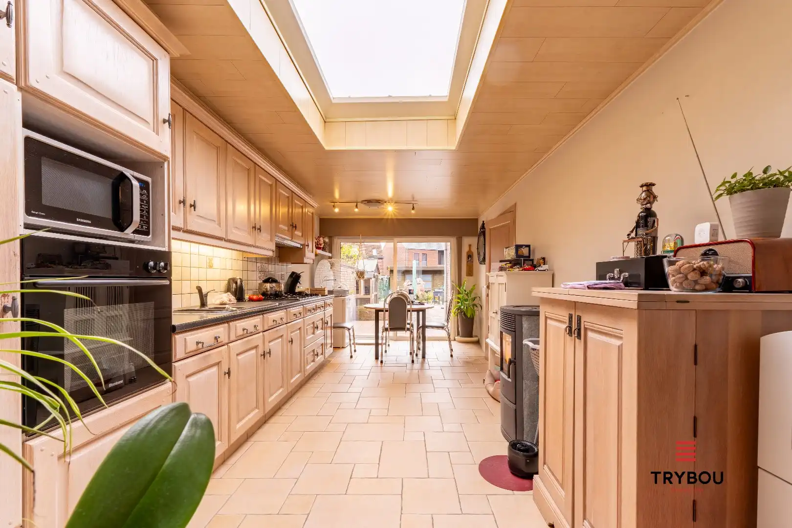 Gezinswoning met tuin, garage én uitweg in hartje Ieper foto 7