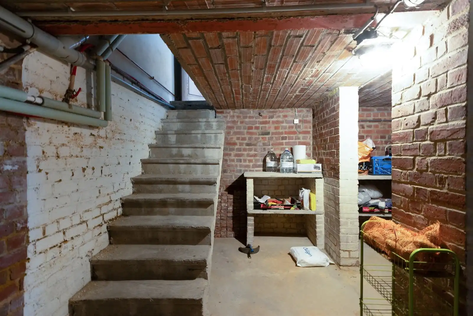 Alleenstaande lwoning met bijgebouw, garage en tuin op 6are23 foto 19