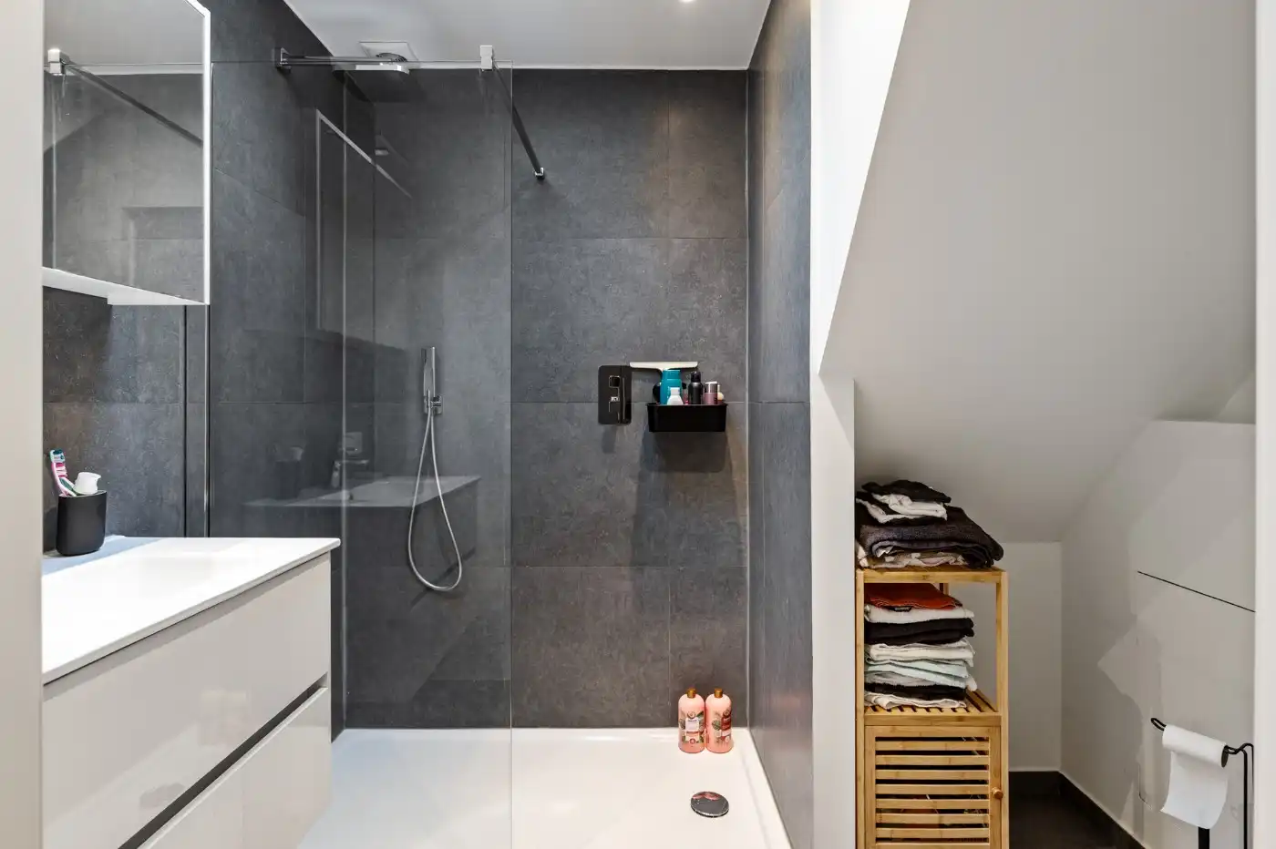 Gezellige starterswoning met 1 slpk., terras en inpandige garage foto 19