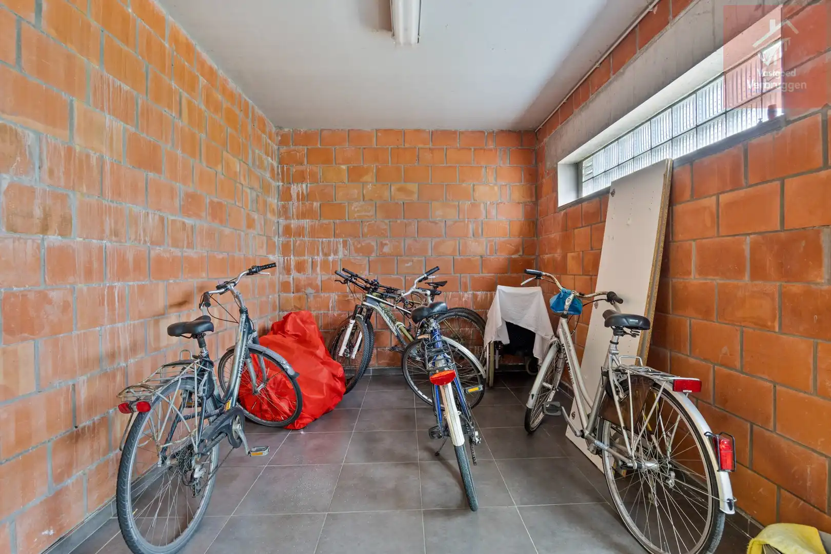 Modern instapklaar gelijkvloers appartement met 2 slpk, terrassen en autostaanplaats foto 18
